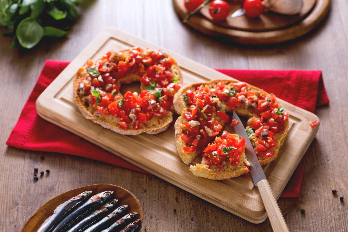 Friselle with tomato and anchovies