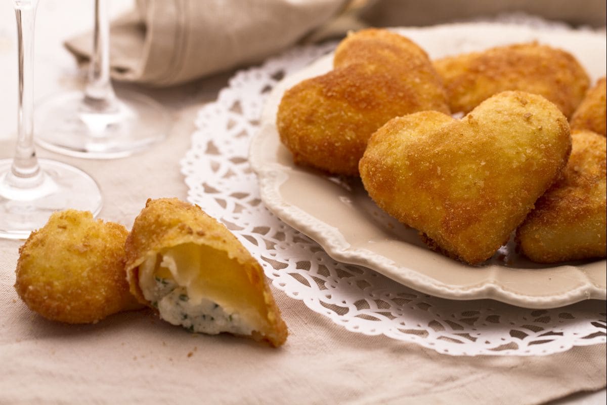 Little hearts with goat cheese and chives
