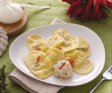 Hearts of burrata with scallop cream