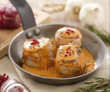 Tournedos with pink pepper and black salt from Hawaii