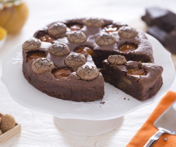 Chocolate cake with apricots and amaretti