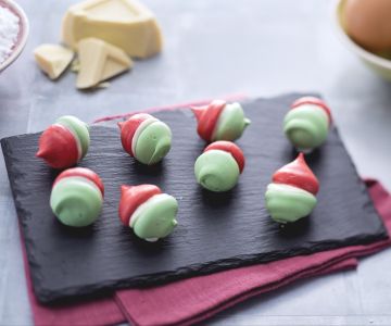 Tricolor Meringues