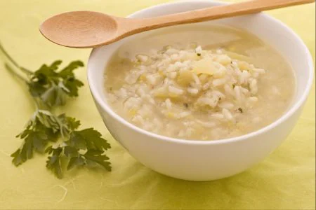 Rice soup with leeks and potatoes