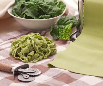 Green pasta with spinach