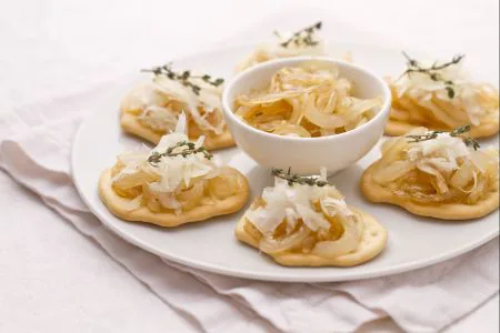Flatbreads with Castelmagno flakes and caramelized onions
