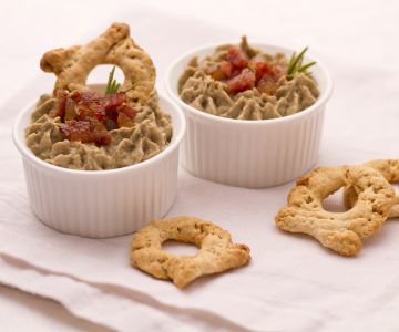 Torcelli with lentil cream and guanciale
