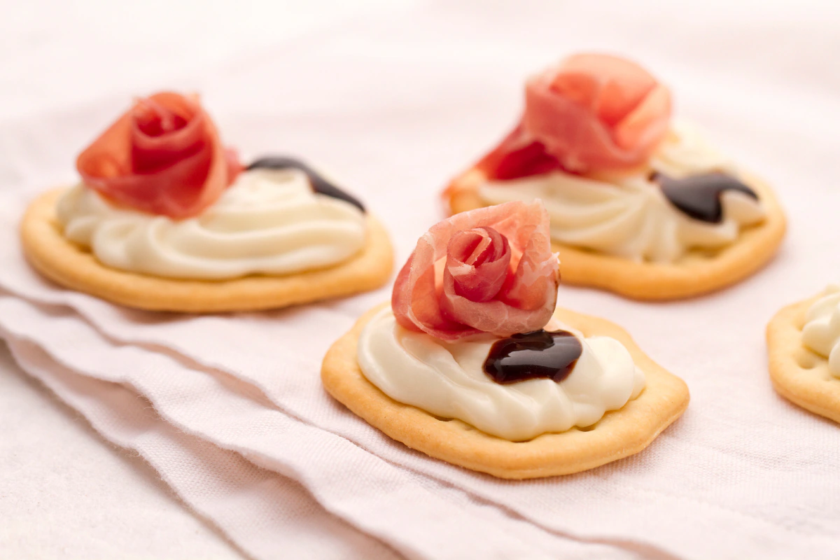 Flatbreads with squacquerone cream and culatello