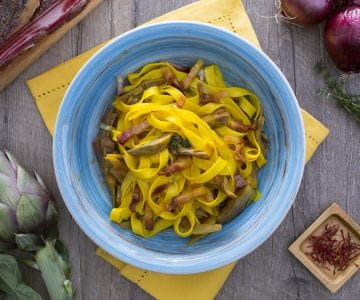 Fettuccine with artichokes and bacon