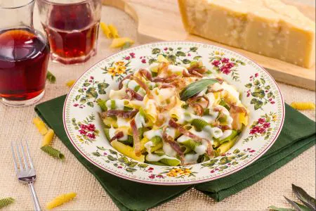 Maccheroncini al pettine with culatello and parmesan cream