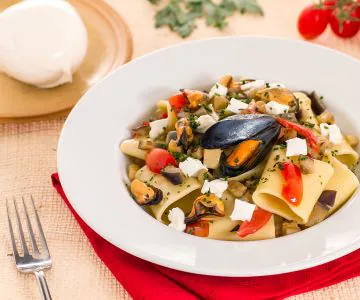 Paccheri with eggplants, mussels and buffalo mozzarella
