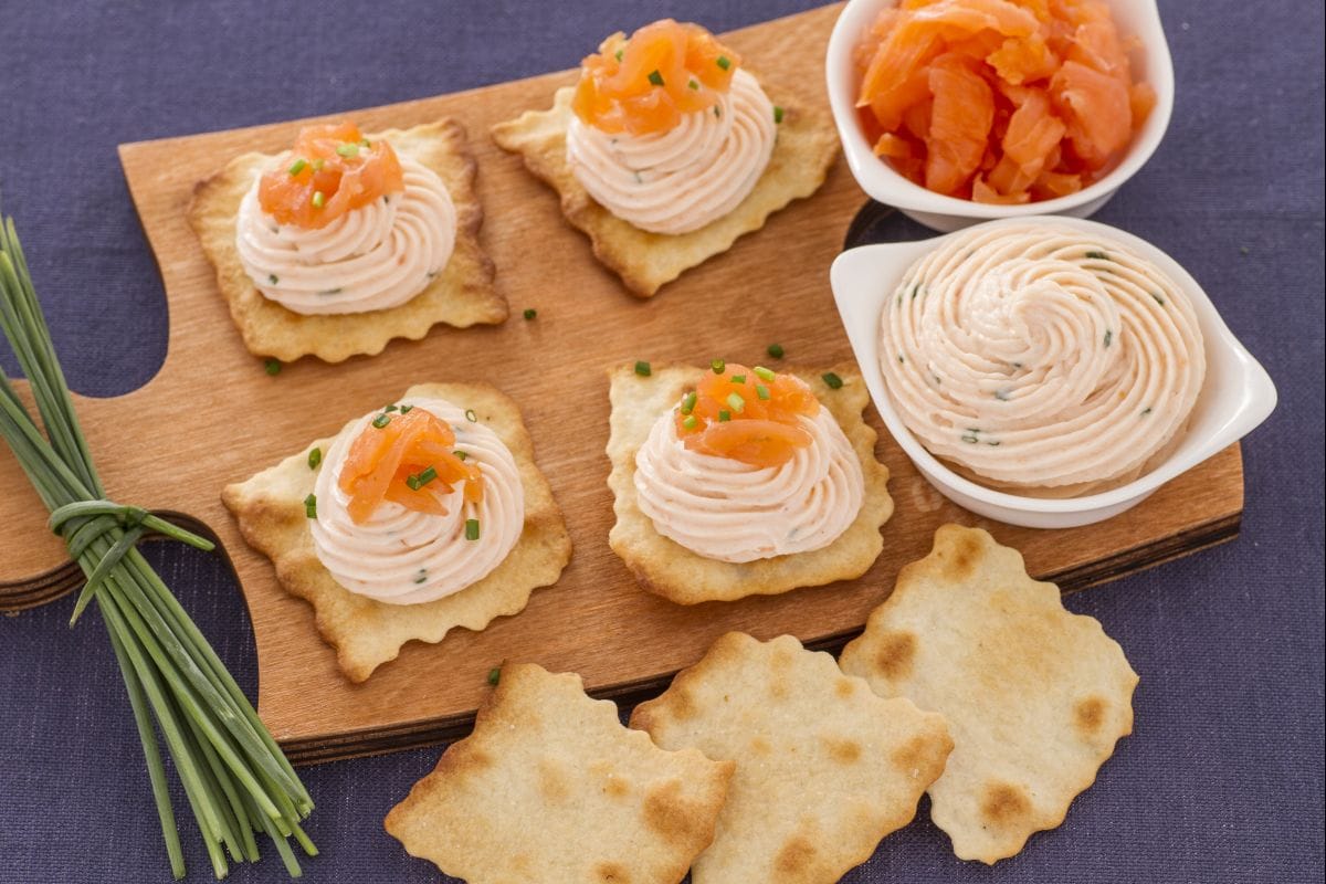 Classic puff pastries with quark and salmon
