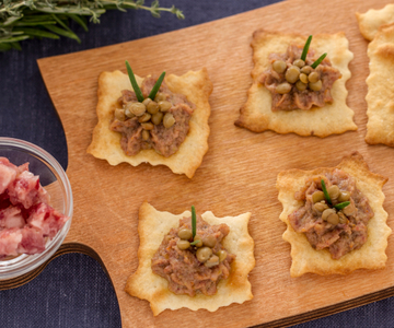 Puff pastries with lentil cream and cotechino