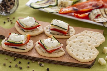 Flatbreads with vegetable tower and fondue