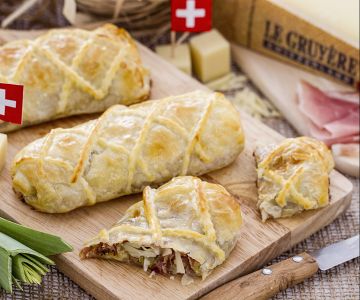 Mini strudel with leek, speck, and Gruyère