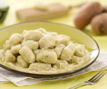 Herb gnocchi with leek cream