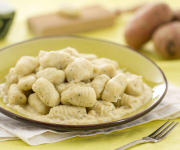 Herb gnocchi with leek cream