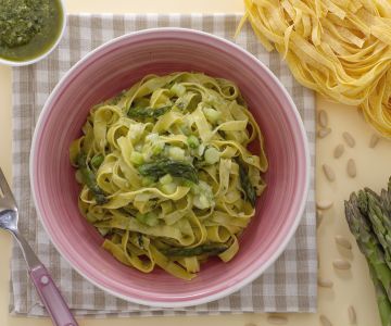 Tagliatelle with Asparagus and Pesto