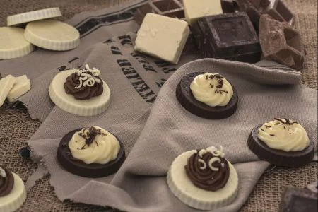 Cupcakes with double chocolate cream