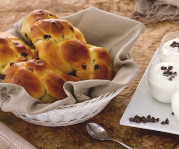 Yogurt buns with chocolate chips