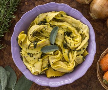 Stuffed tagliatelle with cotechino