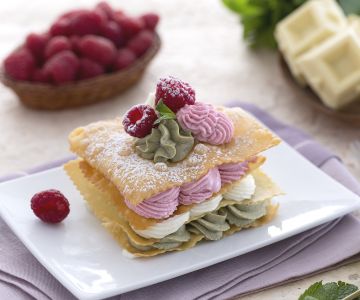 Mini puff pastries of chiacchiere