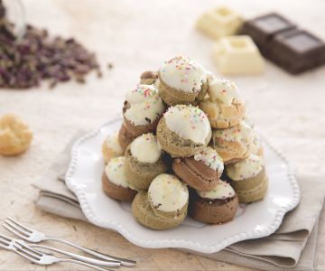 Colorful profiteroles with mascarpone