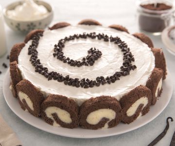 Cheesecake swiss roll
