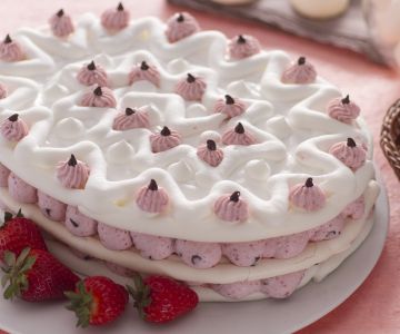 Easter meringue cake with strawberries and chocolate