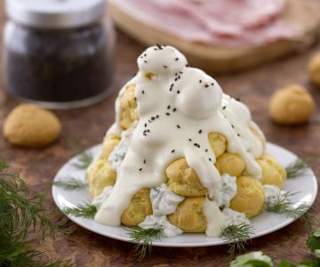 Savory profiteroles with Gruyère cream