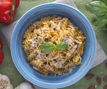 Fusilli with bell pepper pesto