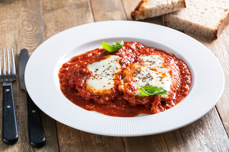 Veal scaloppine pizzaiola style