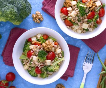 Spelt salad with vegetables