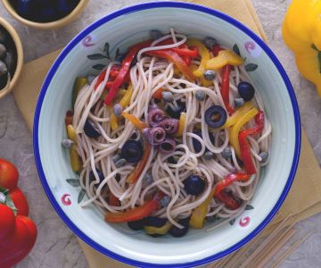 Spaghetti with peppers, olives, and capers