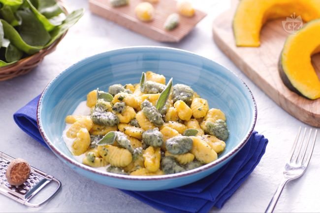 Colored gnocchi with yogurt sauce - Italian recipes by GialloZafferano