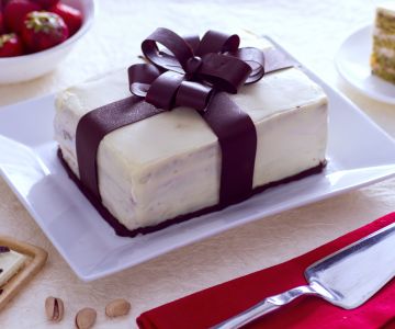 Gift box cake