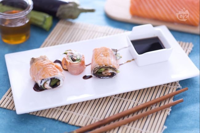 Salmon rolls stuffed with vegetables and cheese - Italian recipes by GialloZafferano