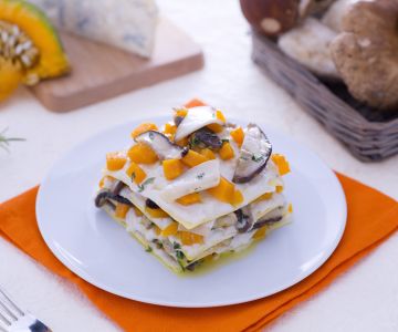 Lasagna with porcini mushrooms, pumpkin and gorgonzola