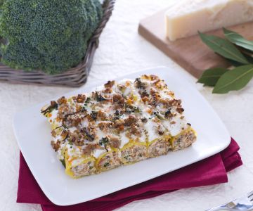 Cannelloni with broccoli cream, ricotta, and spiced ragù