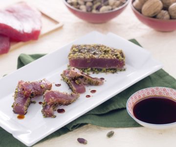 Tuna fillet with walnut and pistachio crust