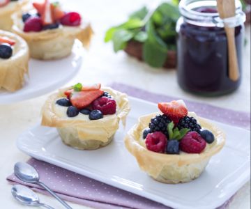 Phyllo pastry baskets with white chocolate cream and berry jam