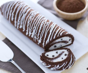 Cocoa roll with milk cream