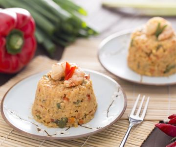 Fried rice with shrimp and cashews