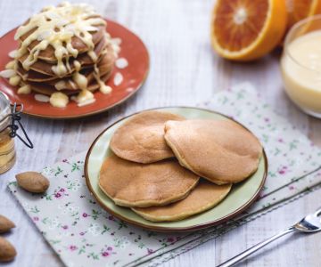 Almond pancakes with orange cream