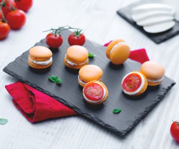 Caprese macarons