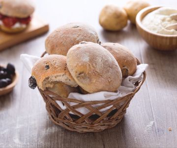 Salento Puccia with Olives