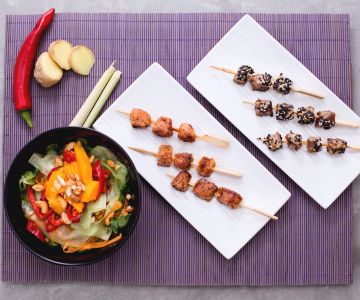 Tuna and salmon skewers with Thai salad