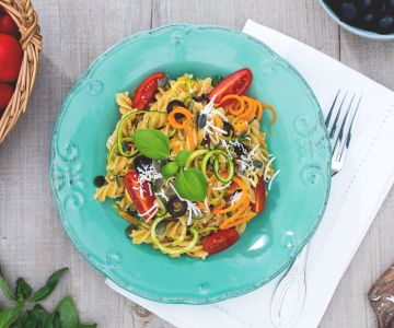 Whole wheat fusilli alla crudaiola with vegetables, pumpkin seeds and salted ricotta