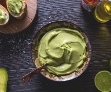 Fake avocado mayonnaise