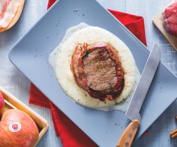 Beef medallions with apple sauce