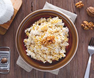 Pasta with ricotta and walnuts